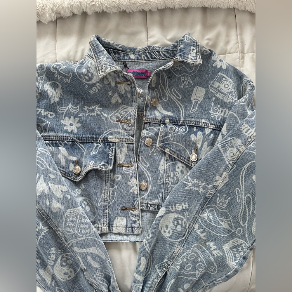 Edikted Blue Graphic cropped Denim Jacket